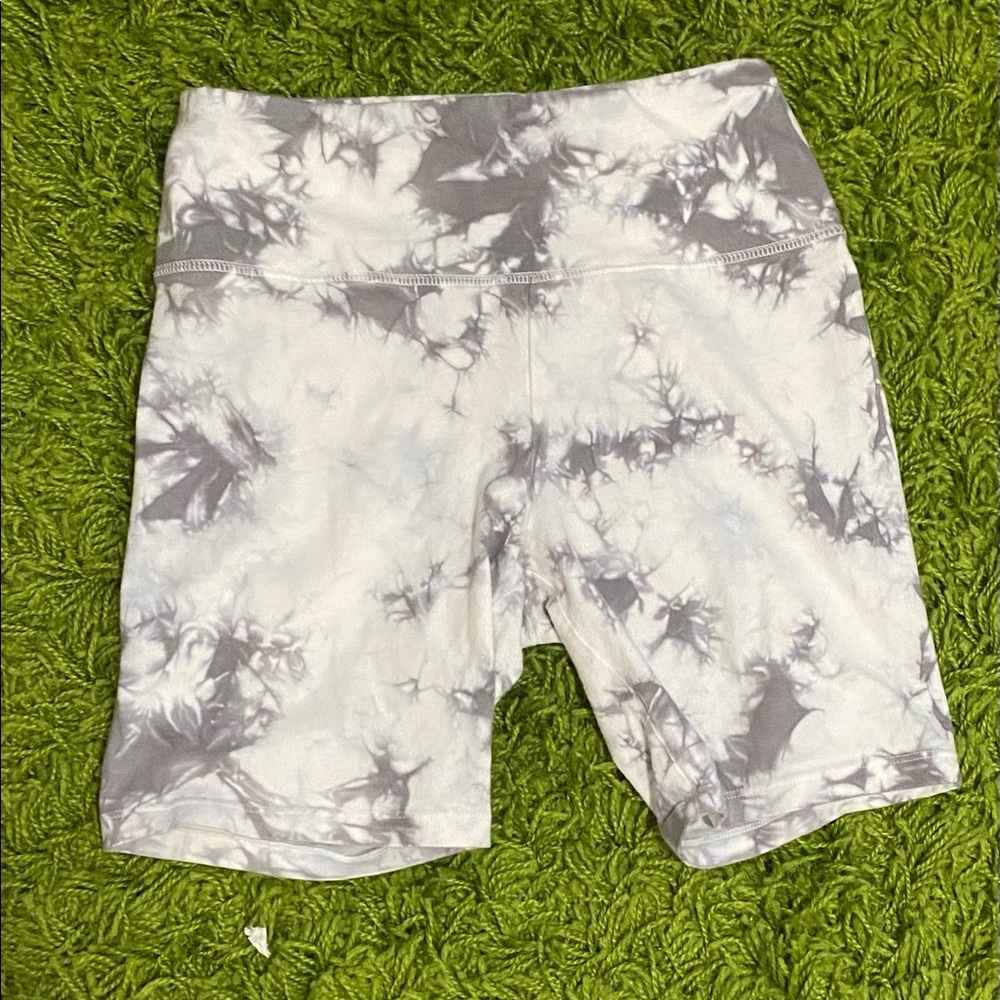 High waisted marble exercise shorts